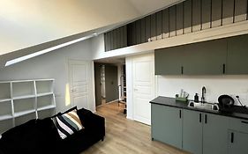 Brand-New Central Loft
